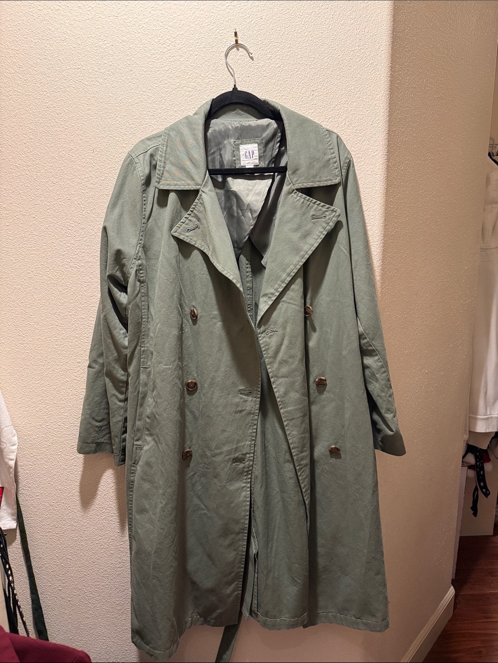 Gap women’s trenchcoat